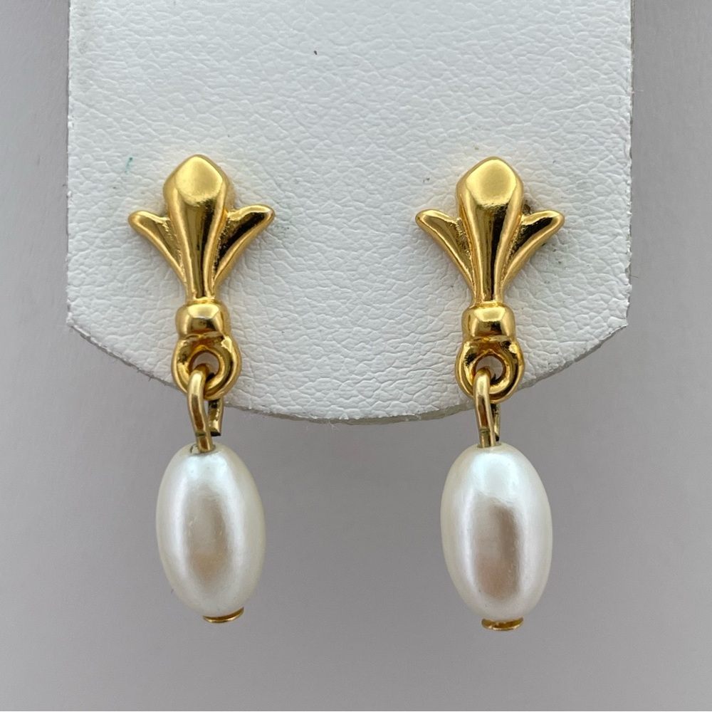 Vintage Inspired Gold Tone Pearl Drop Earrings Fleur-de-Lis Style